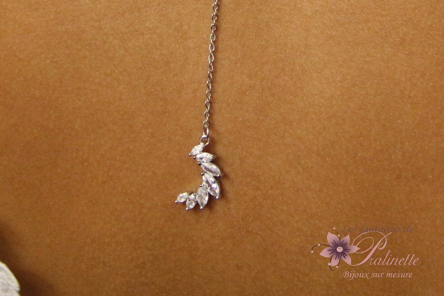 Pendentif de dos mariage croissant de lune sertis marquises