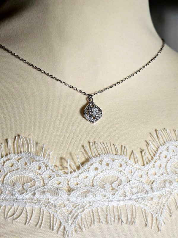 Bijoux mariage collier dos strass et perle - Prêt à porter