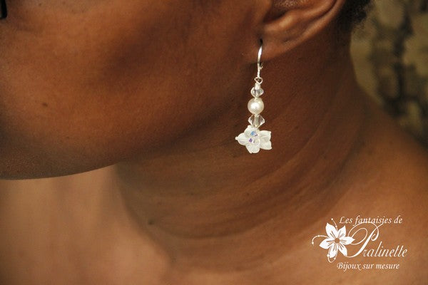 Boucles d'oreilles mariage fleurs de nacre