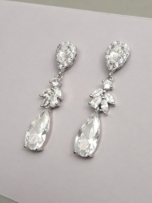Clous boucles d'oreilles Mathilde gouttes strass zirconium