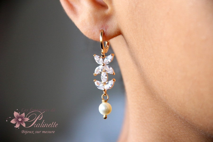 Boucles d'oreilles Janka pour la mariée, fleurs en zirconiums et perles