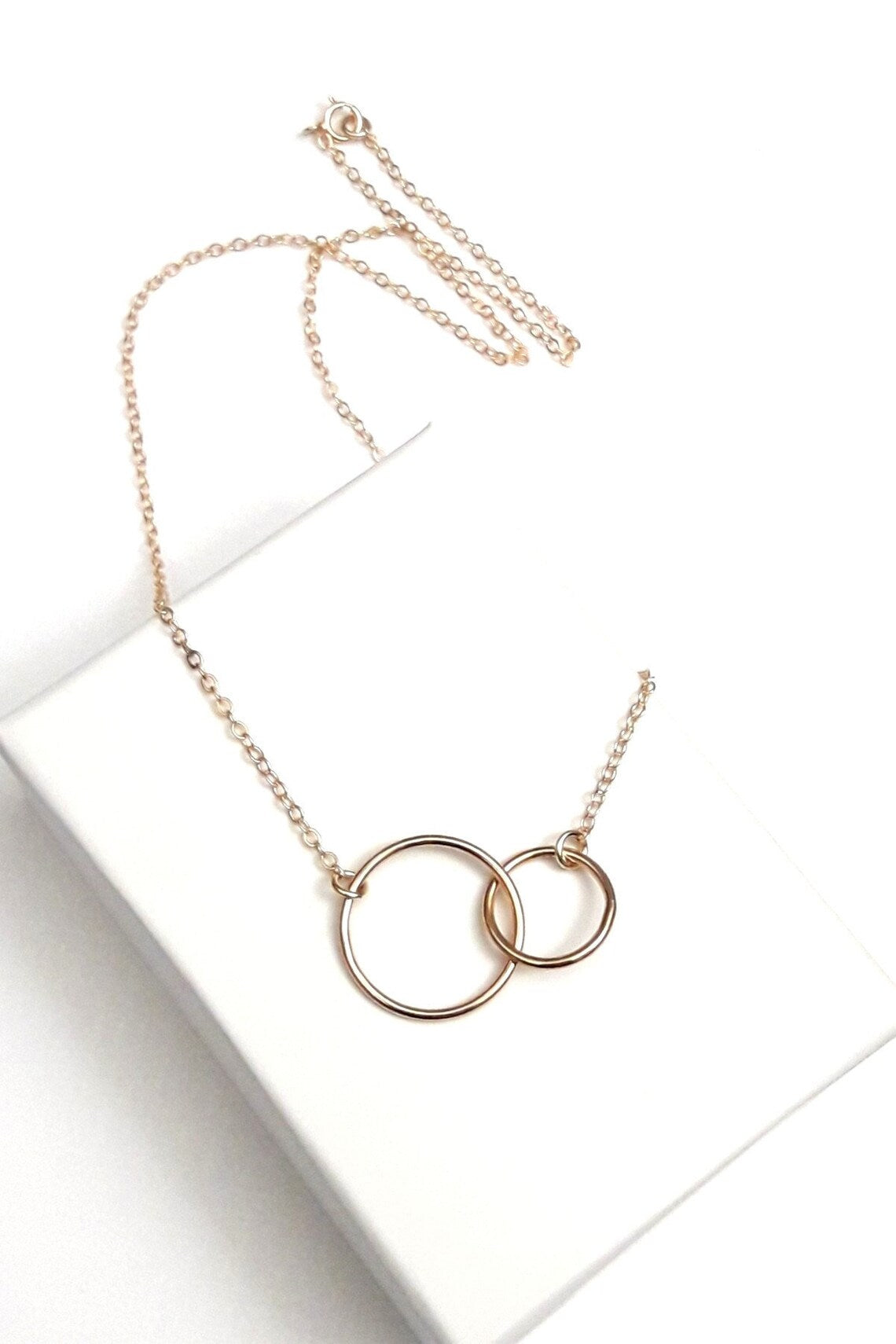 Collier anneaux enlacés en plaqué or gold filled