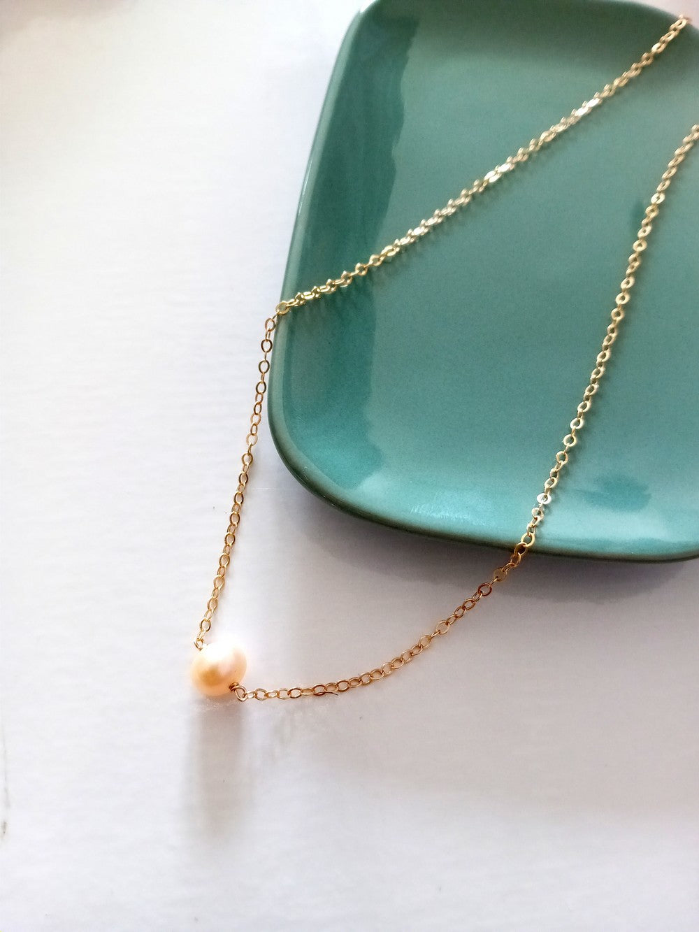 Collier Nilé chaîne gold filled et perle de culture pêche