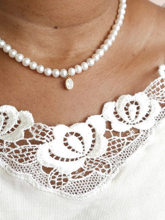 Collier Cécily tour de cou perles de culture d'eau douce et goutte d'eau zirconium