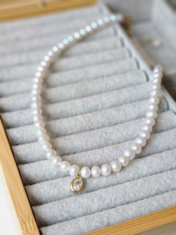 Collier Cécily tour de cou perles de culture d'eau douce et goutte d'eau zirconium