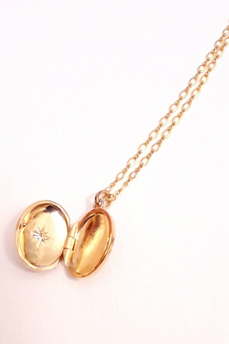 Pendentif ovale cassolette porte-photo et zirconium