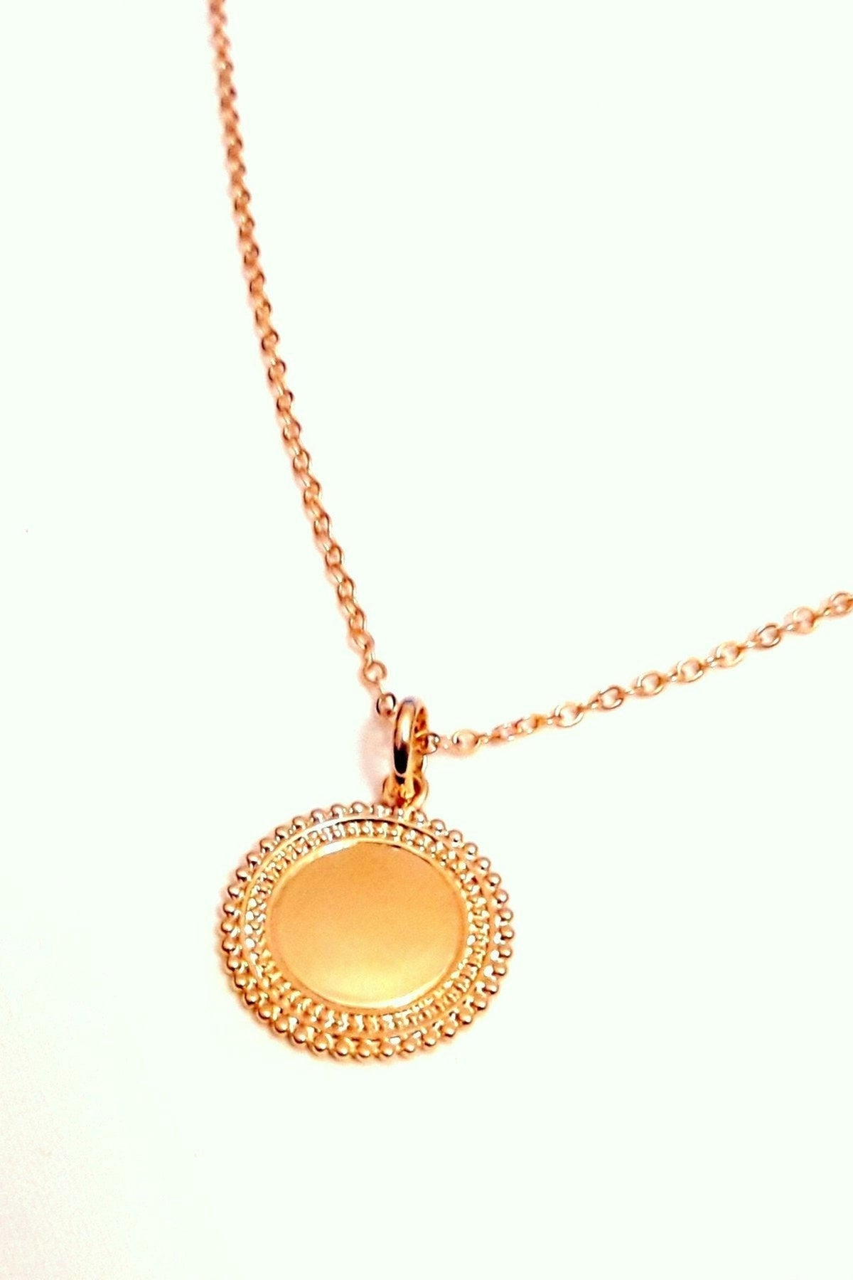 Collier Liseret pendentif médaille dentelle
