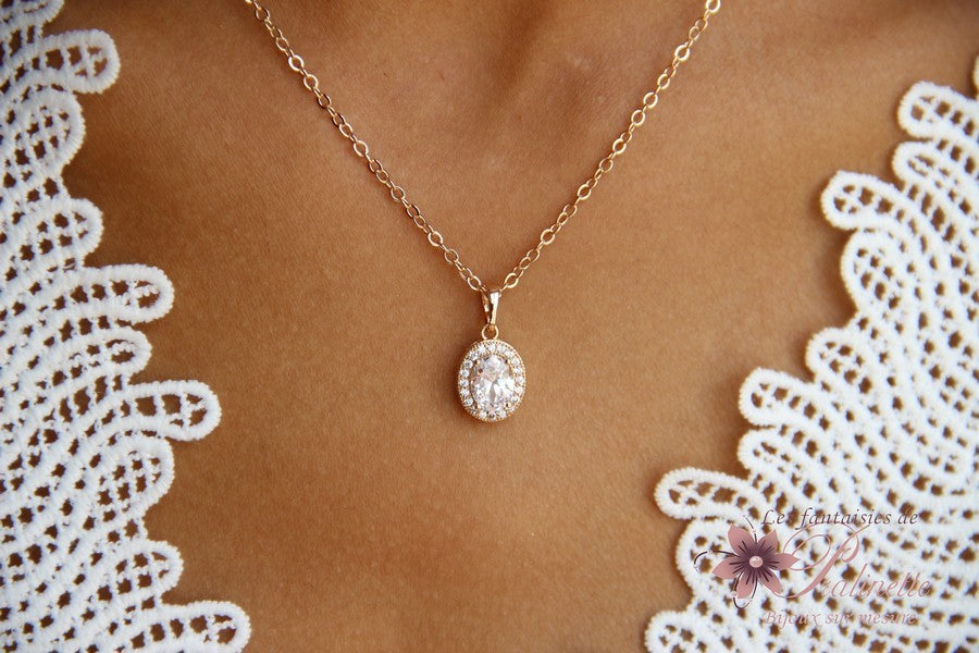 Pendentif collier de mariage ovale en zirconiums finitions dorées