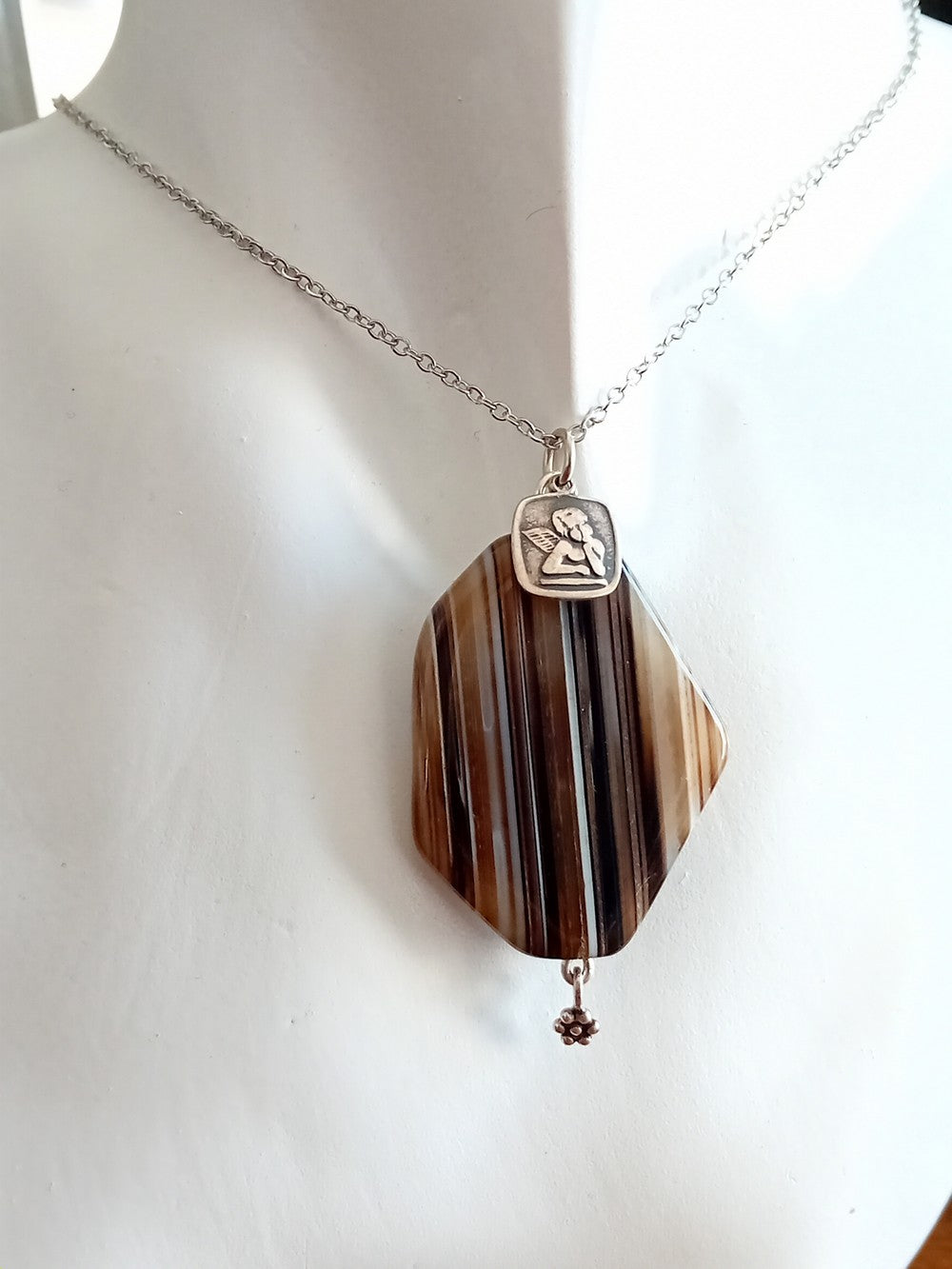 Collier sautoir porte-bonheur agate et ange