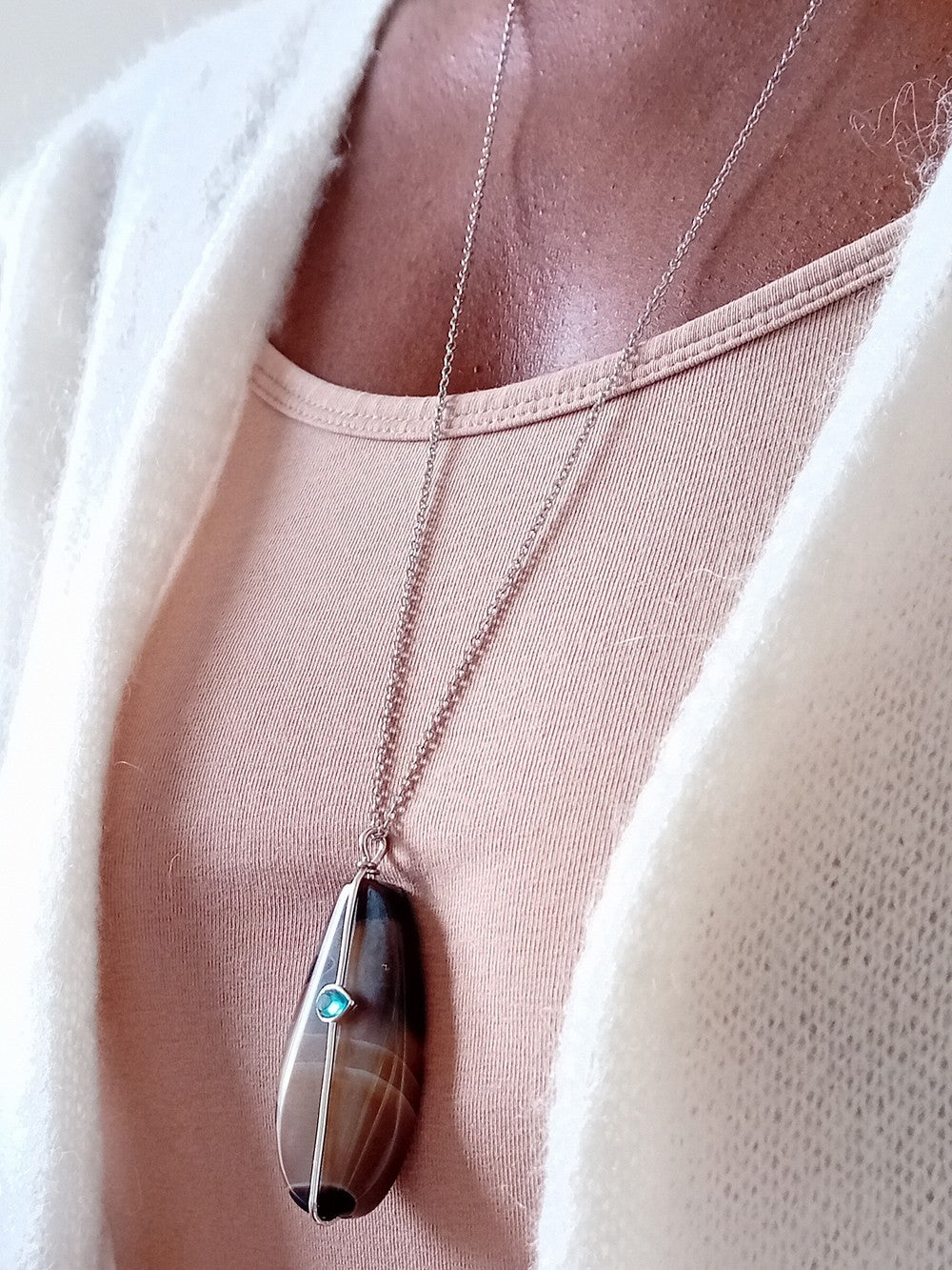 Collier sautoir agate talisman goutte bleue