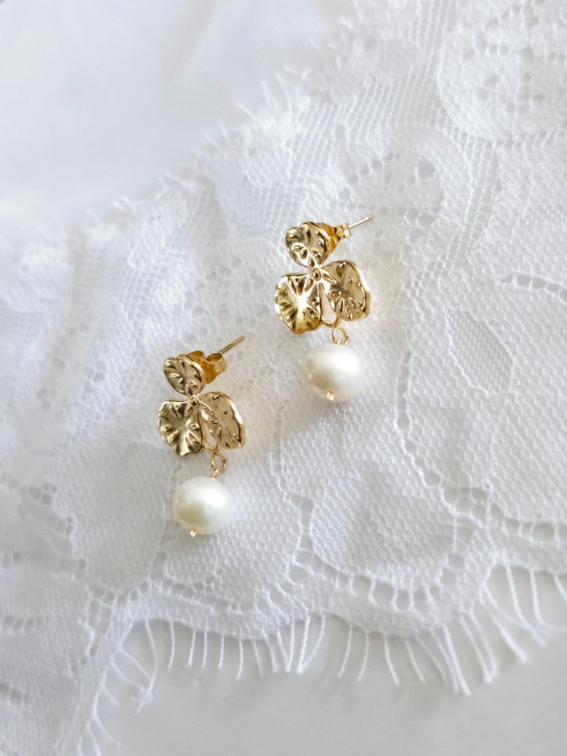 Pensées boucles d'oreilles bijou mariage fleurs et perles