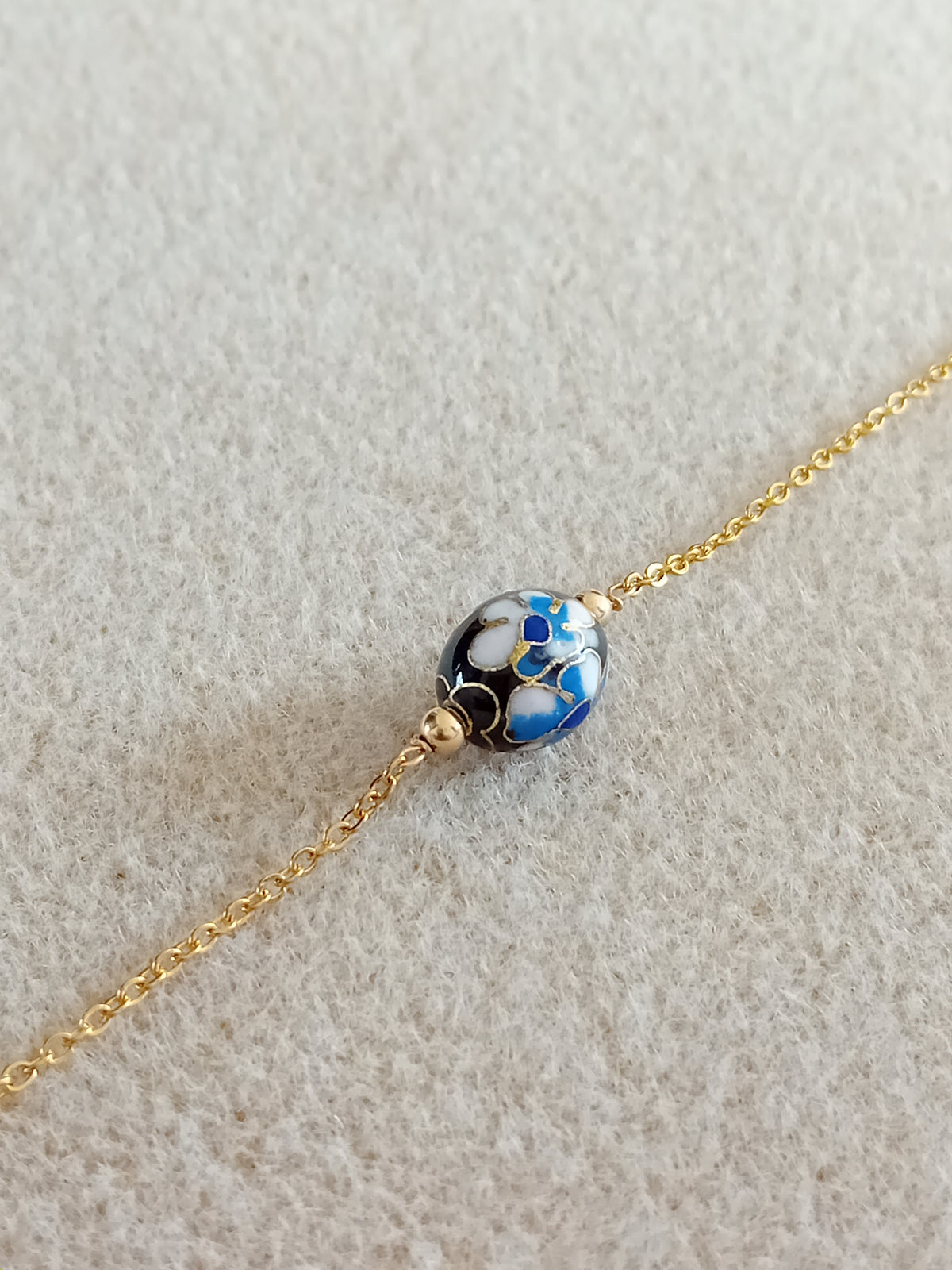 Bracelet en acier inoxydable, perle cloisonnée et perles en gold filled