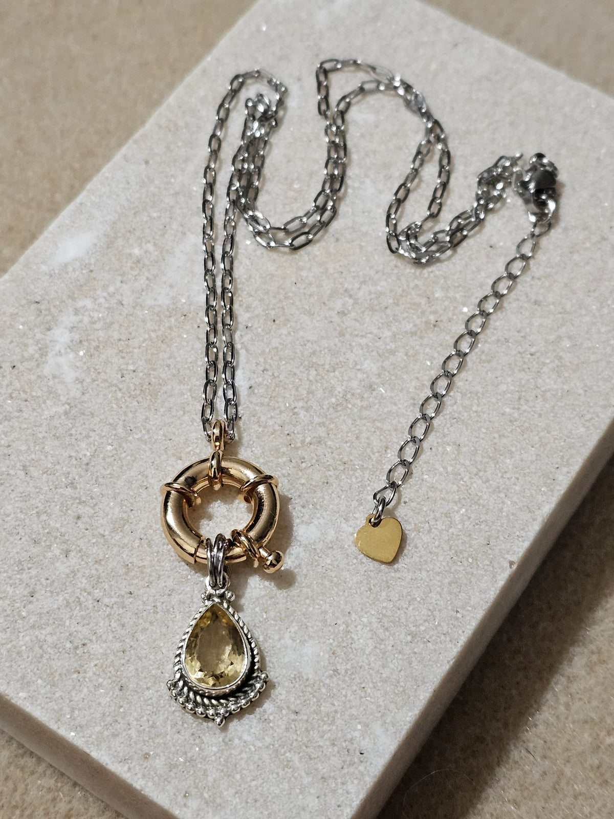 Collier goutte citrine porte-bonheur