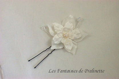 Pic chignon mariage Armeli fleurs en satin de soie