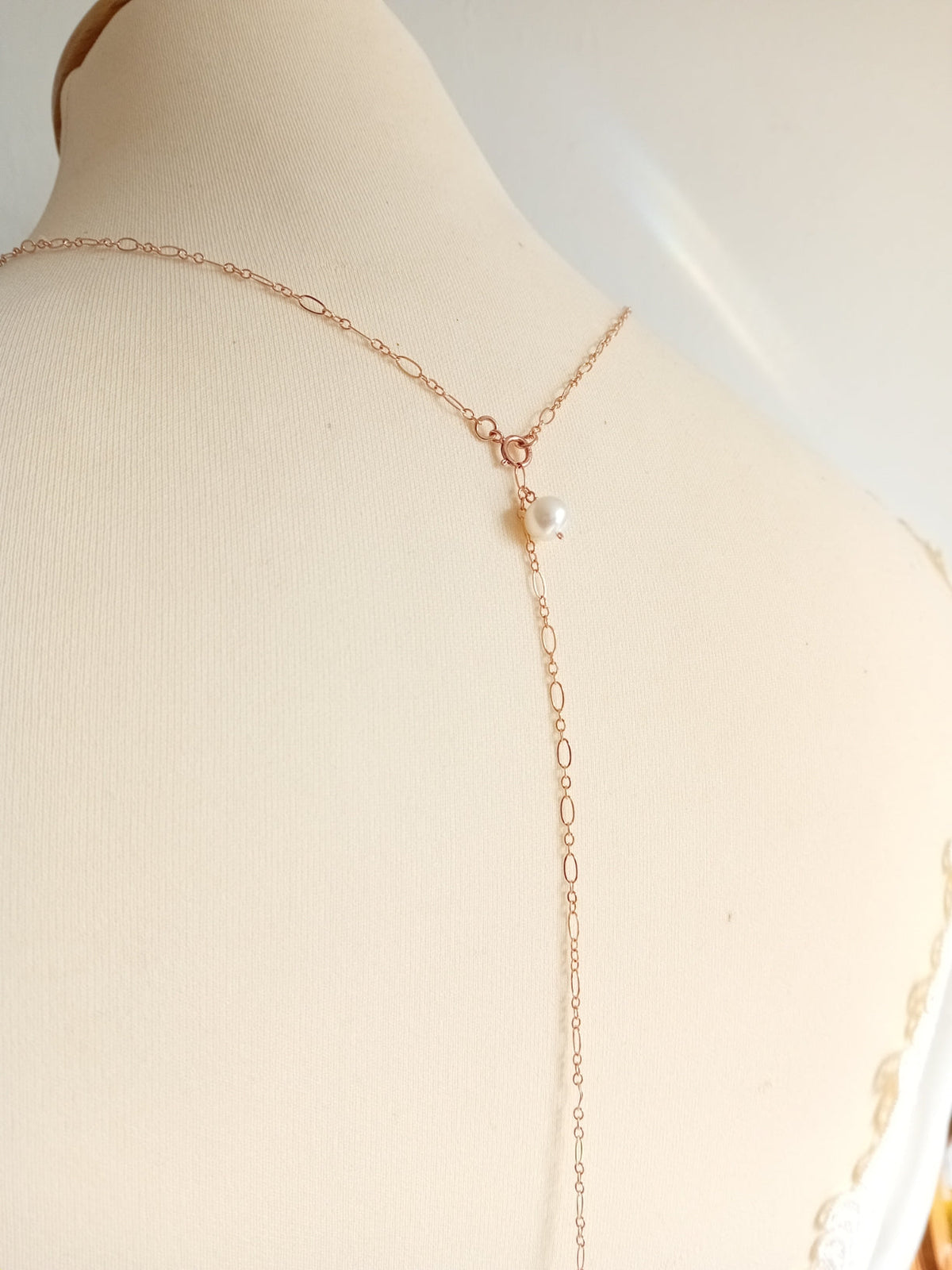 Collier de dos bijoux mariage rose gold filled perles de culture Noma