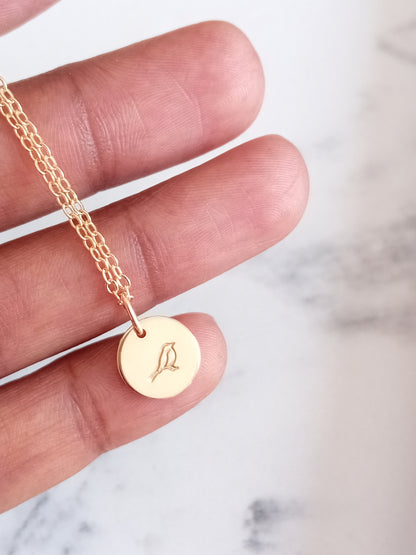 Collier pendentif médaille gravée moineau, sur chaîne gold filled