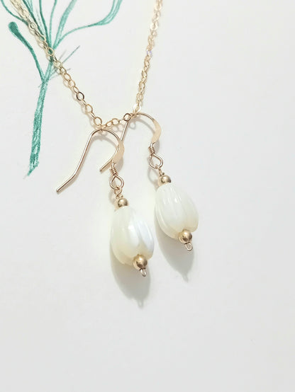 Boucles d'oreilles Jacinthe fleur de nacre gold filled