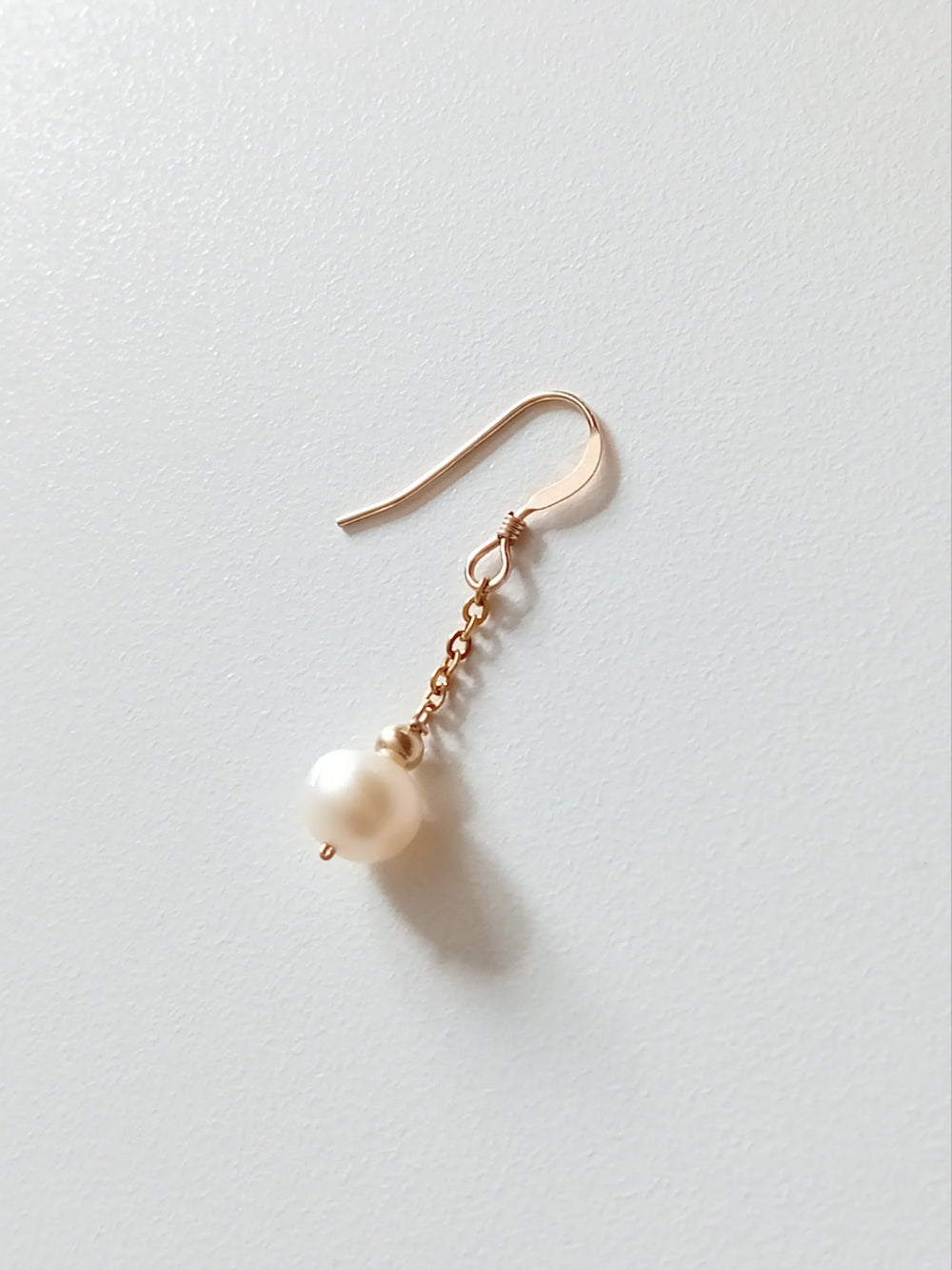 Mono boucle gold filled et perle de culture