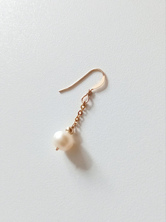 Mono boucle gold filled et perle de culture
