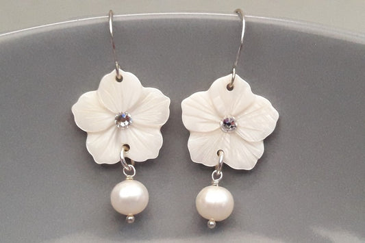 Boucles d'oreilles mariage  Mina fleurs de nacre