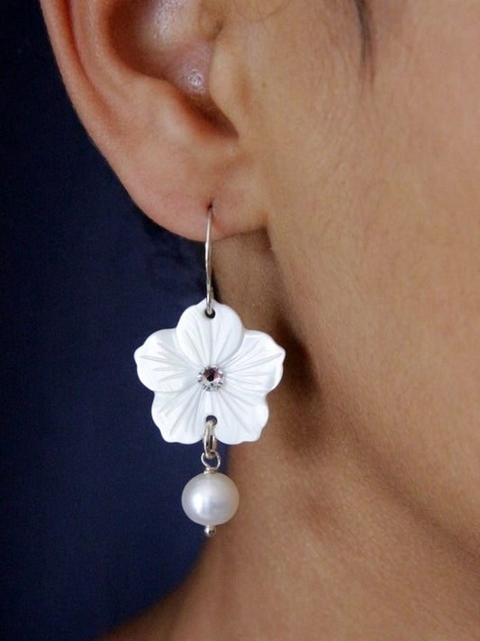 Boucles d'oreilles mariage  Mina fleurs de nacre