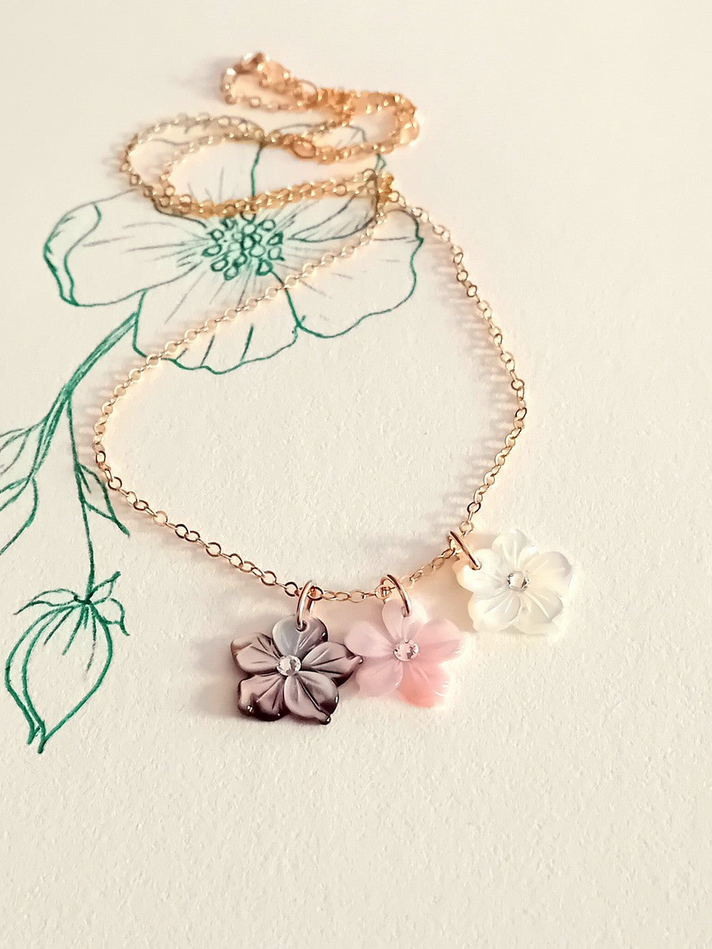 Collier fleur de nacre gold filled, 1 pétale percé