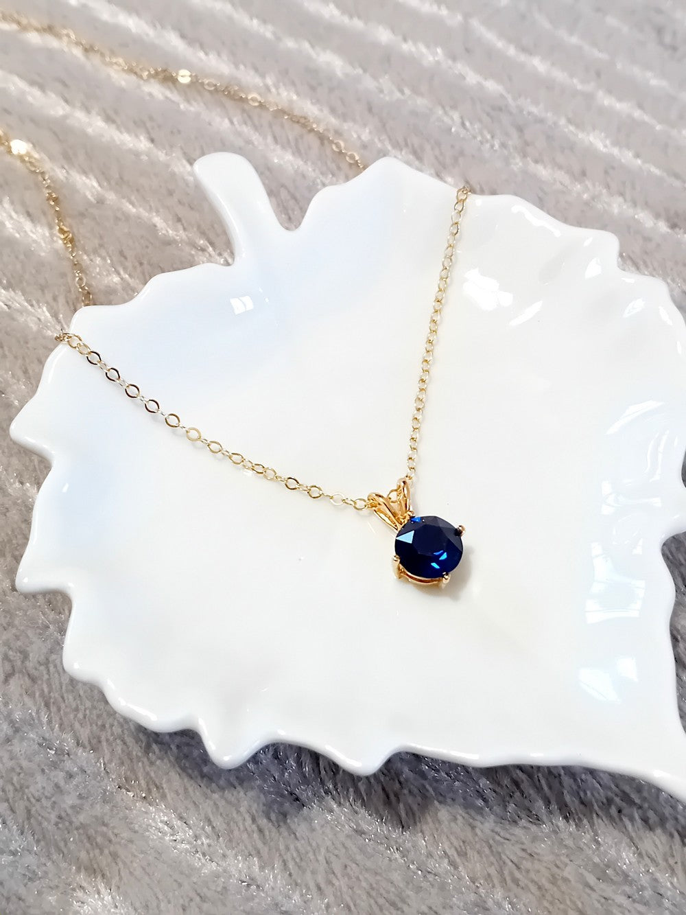 Pendentif Solitaire zirconium et sa chaîne et cristal couleur