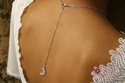Pendentif de dos mariage croissant de lune sertis marquises