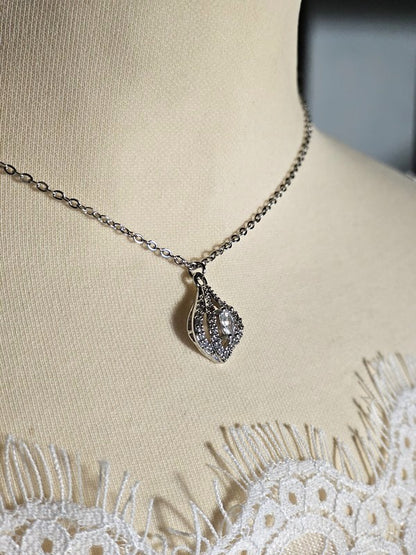 Bijoux mariage collier dos strass et perle - Prêt à porter