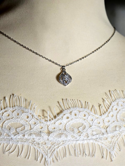 Bijoux mariage collier dos strass et perle - Prêt à porter