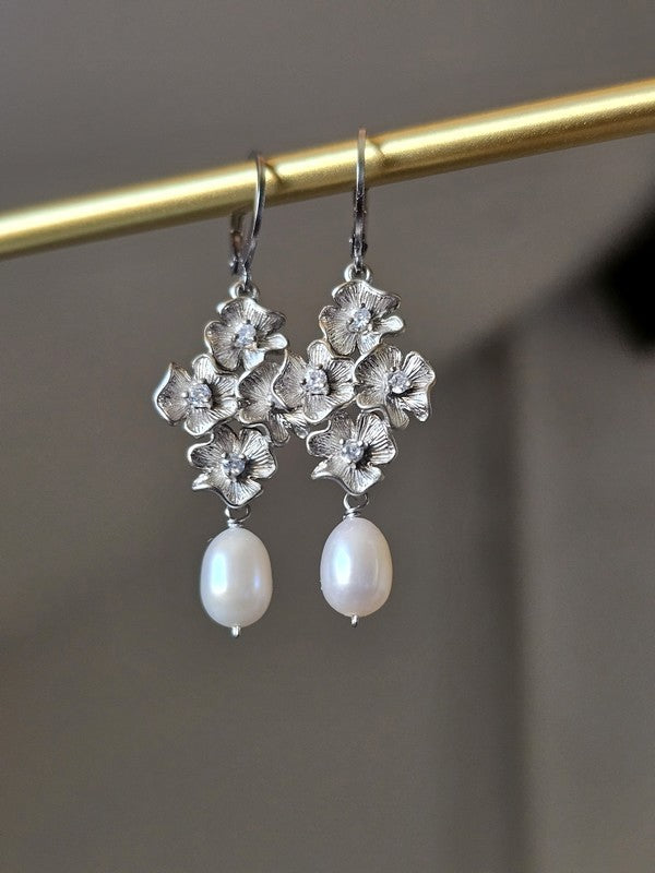 Boucles d'oreilles mariage cascade fleurs pensées ciselées - Prêt à porter mariage