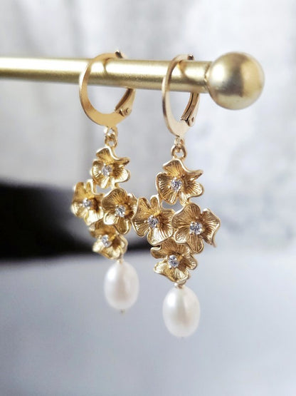 Boucles d'oreilles mariage cascade fleurs pensées ciselées - Prêt à porter mariage