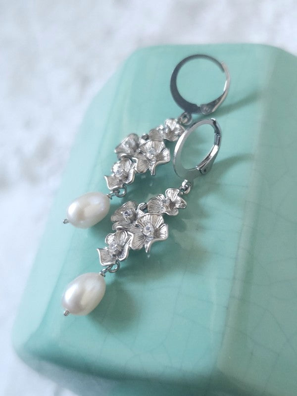 Boucles d'oreilles mariage cascade fleurs pensées ciselées - Prêt à porter mariage