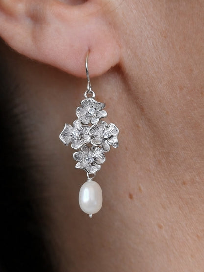 Boucles d'oreilles mariage cascade fleurs pensées ciselées - Prêt à porter mariage