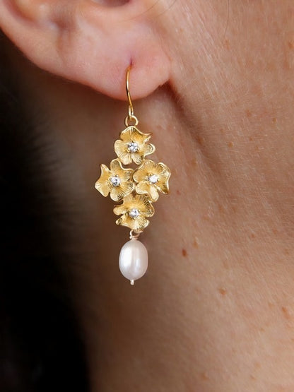 Boucles d'oreilles mariage cascade fleurs pensées ciselées - Prêt à porter mariage