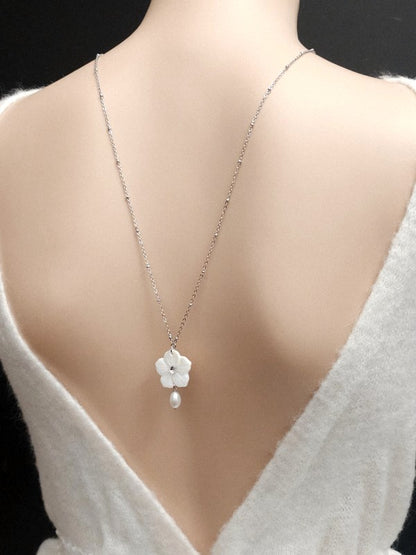 Bijou de mariage collier de dos fleur de nacre - Prêt à porter