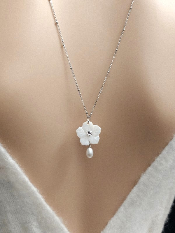 Bijou de mariage collier de dos fleur de nacre - Prêt à porter