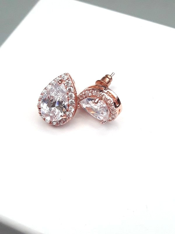 Boucles d'oreilles clous solitaire gouttes poires en zirconium Dorisse