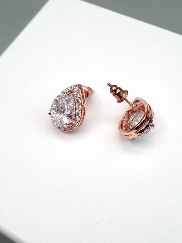 Boucles d'oreilles clous solitaire gouttes poires en zirconium Dorisse