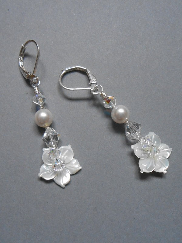 Boucles d'oreilles mariage fleurs de nacre