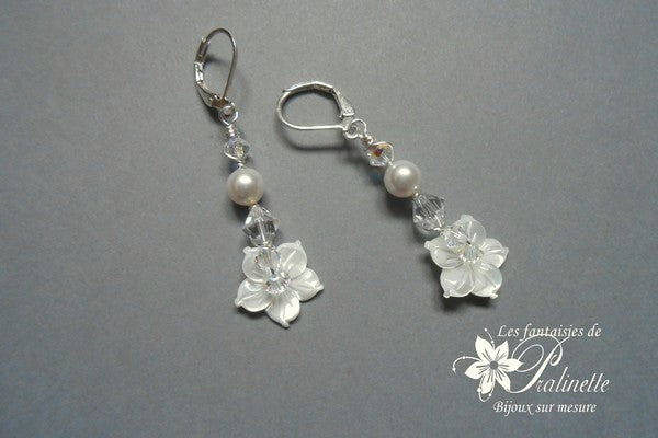 Boucles d'oreilles mariage fleurs de nacre