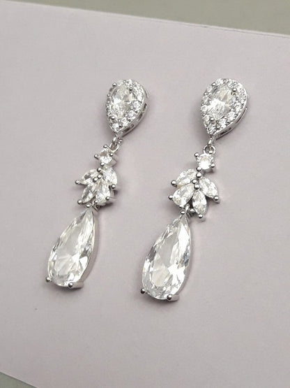 Clous boucles d'oreilles Mathilde gouttes strass zirconium