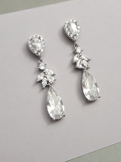 Clous boucles d'oreilles Mathilde gouttes strass zirconium