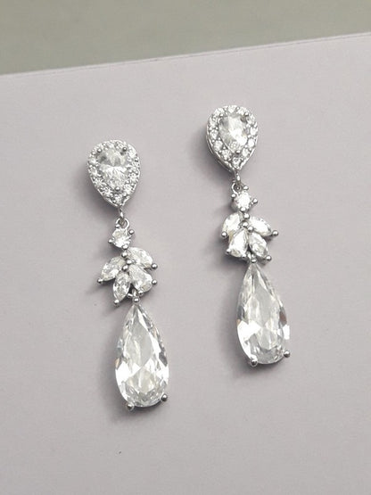 Clous boucles d'oreilles Mathilde gouttes strass zirconium