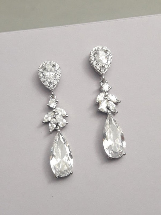 Clous boucles d'oreilles Mathilde gouttes strass zirconium