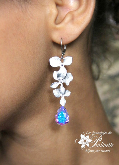 Boucles d'oreilles mariage dépareillées, cascade fleurs d'orchidée ciselée et poires en cristal
