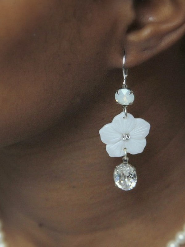Boucles d'oreilles vintage Maria fleurs de nacre et cabochons