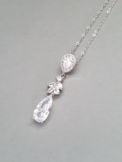 Mathilde pendentif collier de mariage zirconium et strass sur fine chaine - Prêt à porter