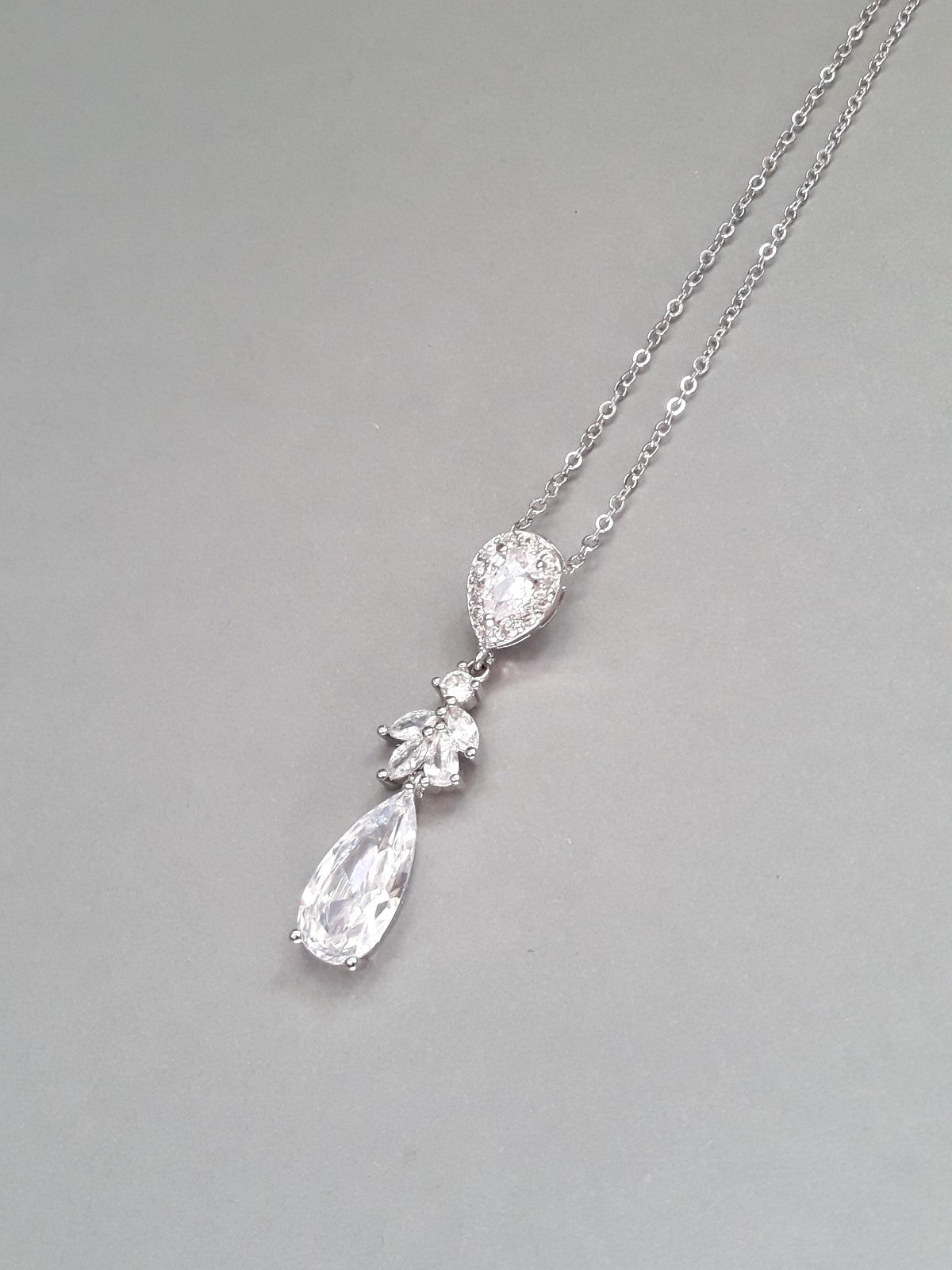 Mathilde pendentif collier de mariage zirconium et strass sur fine chaine - Prêt à porter