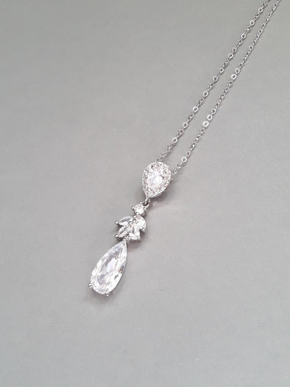 Mathilde pendentif collier de mariage zirconium et strass sur fine chaine - Prêt à porter